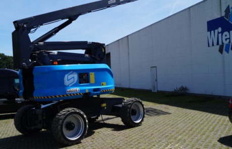 Wienold Lift vor einer Lagerhalle